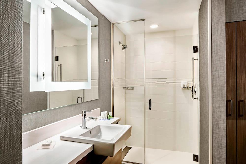 Springhill Hotel 3*